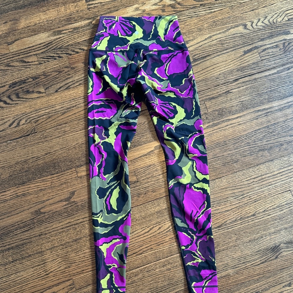 lululemon athletica High-Rise Printed Leggings in Purple & Green - Picture 2 of 5